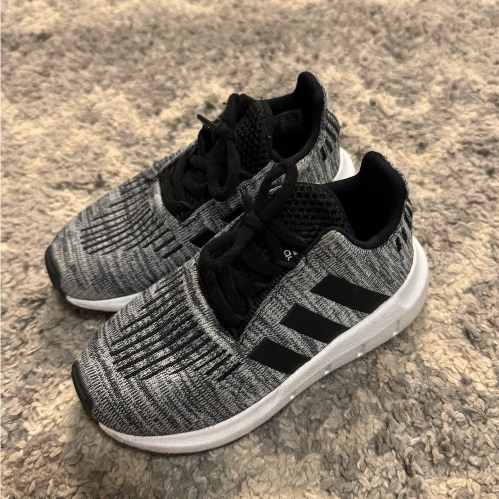 Toddler/ baby Adidas swift run slip on Black and Gray Sneakers size 8k
